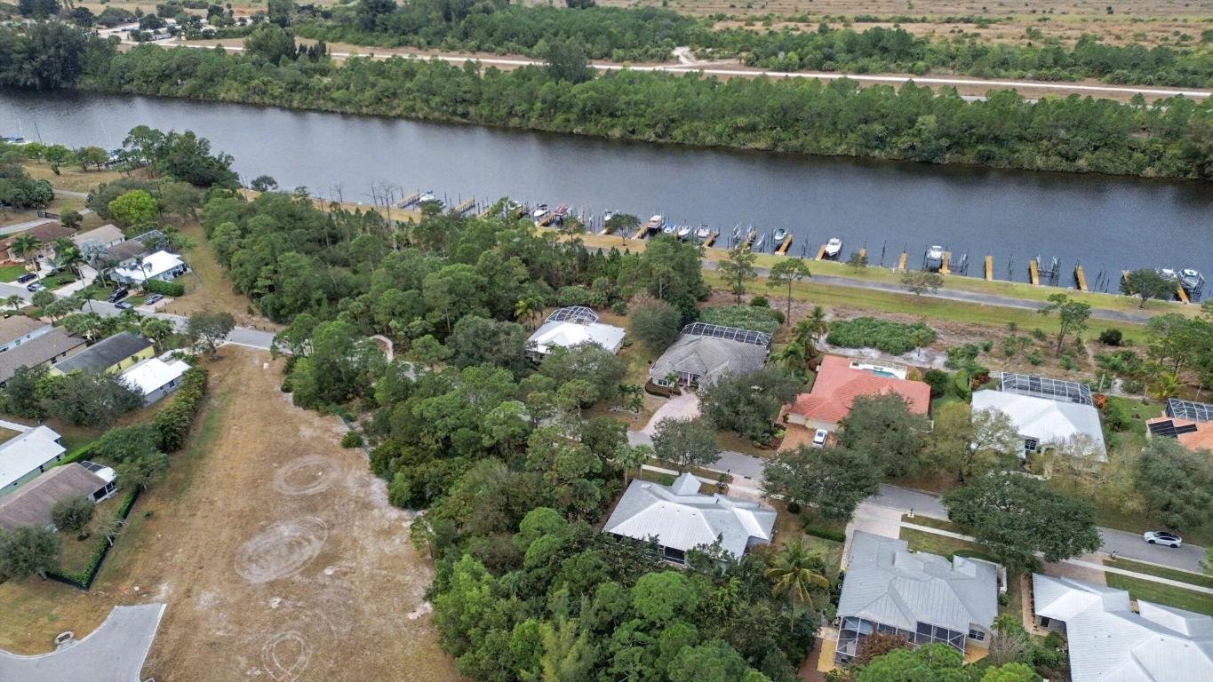 8895 SW Fishermans Wharf Drive