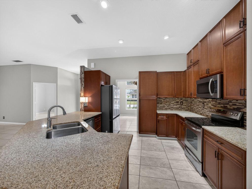 8895 SW Fishermans Wharf Drive