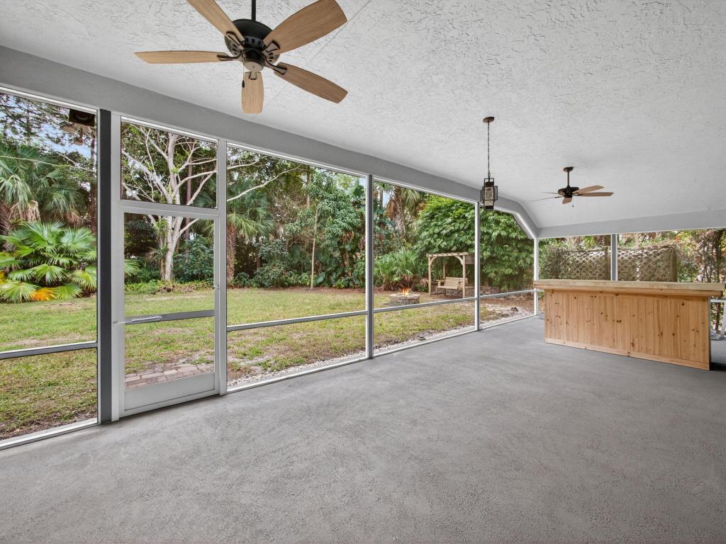 8895 SW Fishermans Wharf Drive