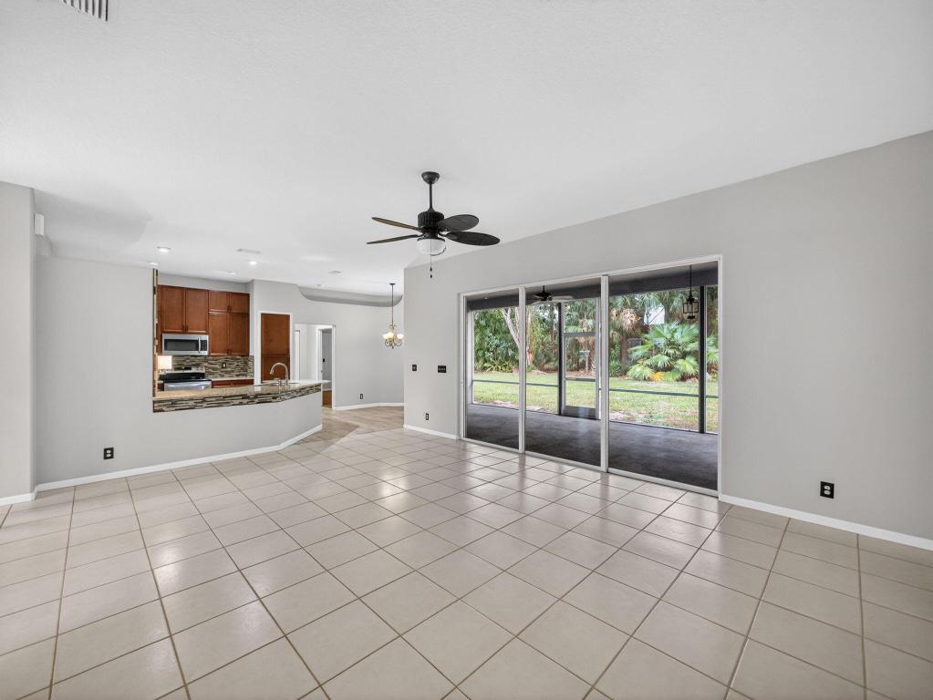 8895 SW Fishermans Wharf Drive