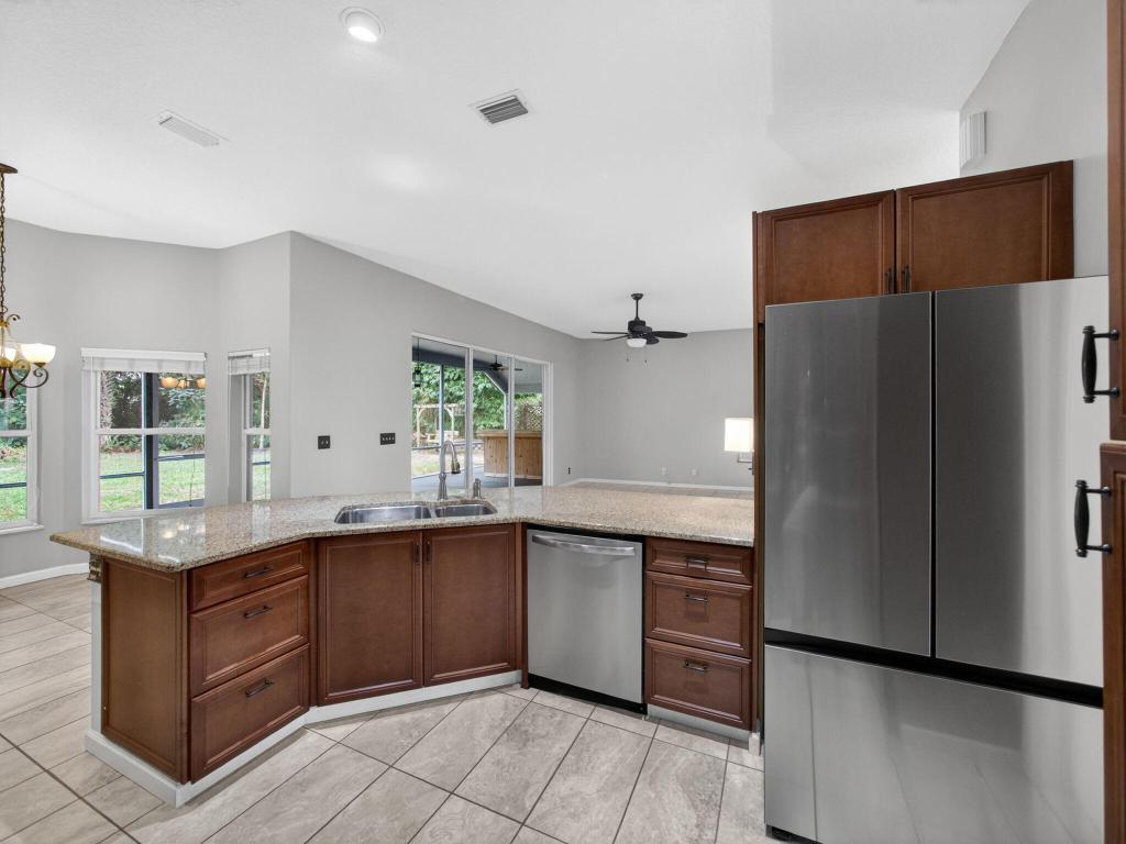 8895 SW Fishermans Wharf Drive