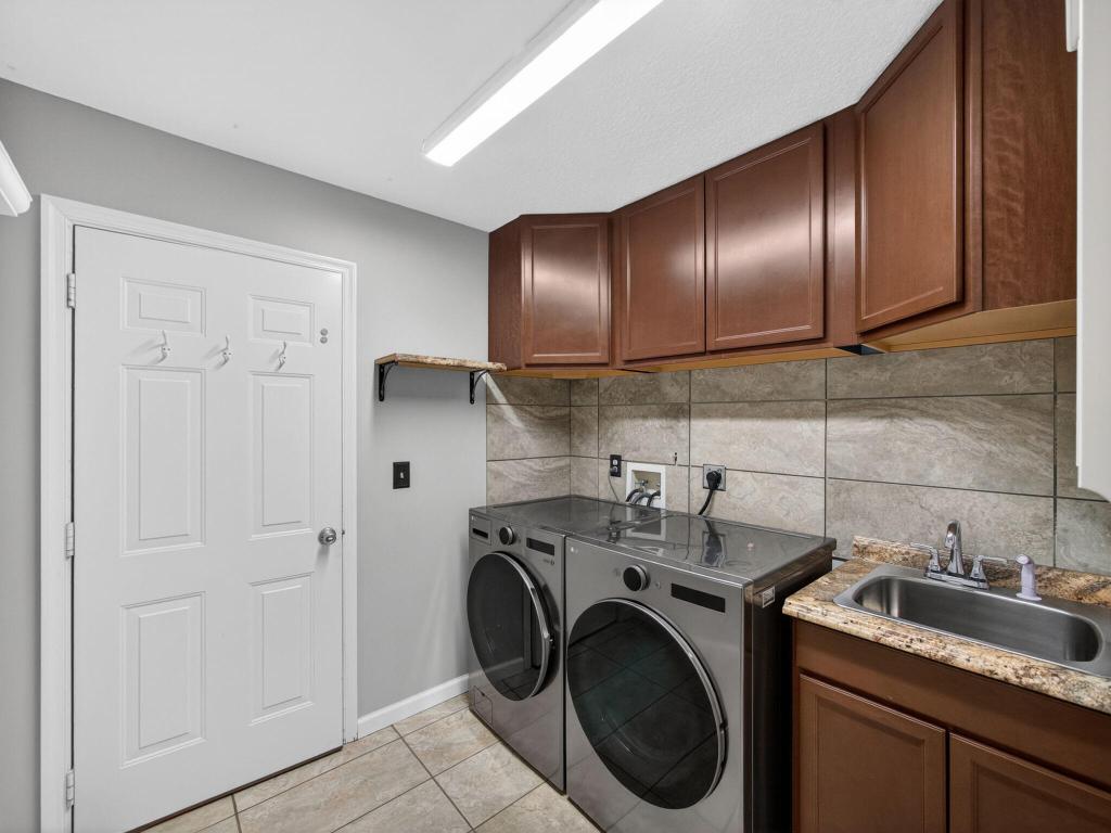 8895 SW Fishermans Wharf Drive