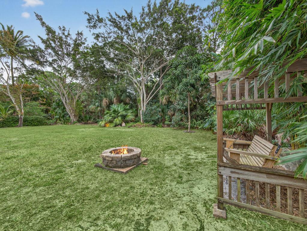 8895 SW Fishermans Wharf Drive