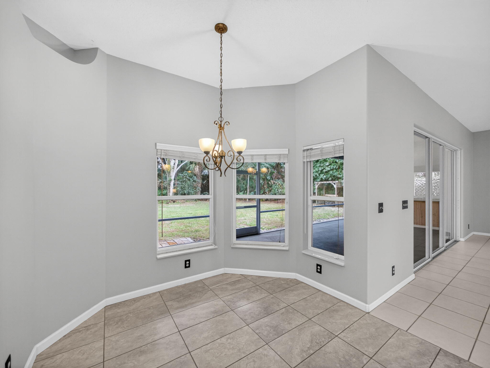 8895 SW Fishermans Wharf Drive