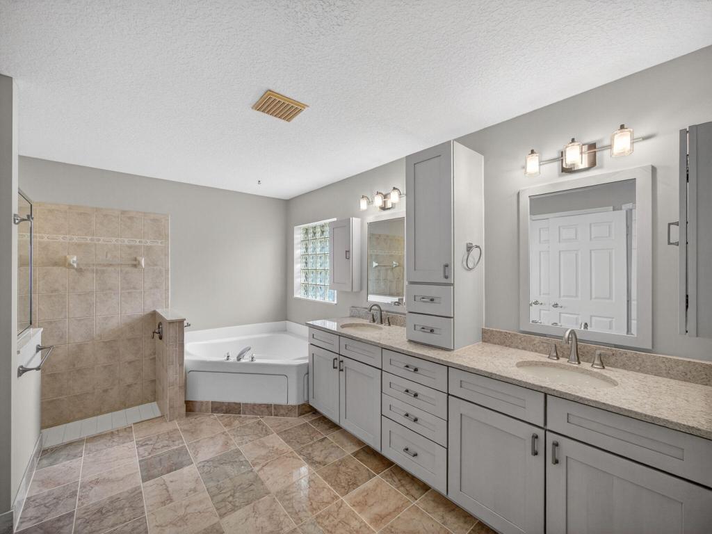 8895 SW Fishermans Wharf Drive