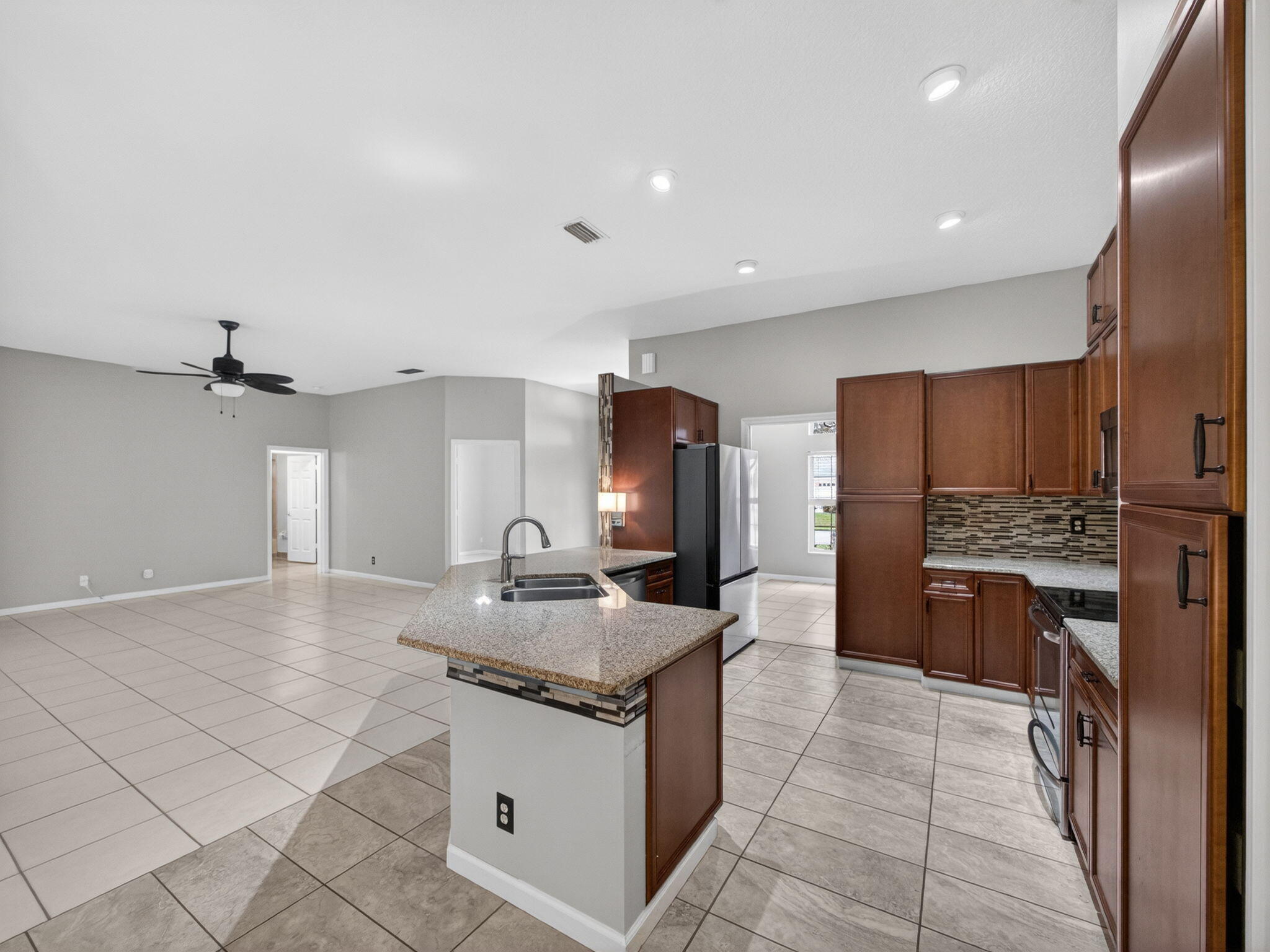 8895 SW Fishermans Wharf Drive