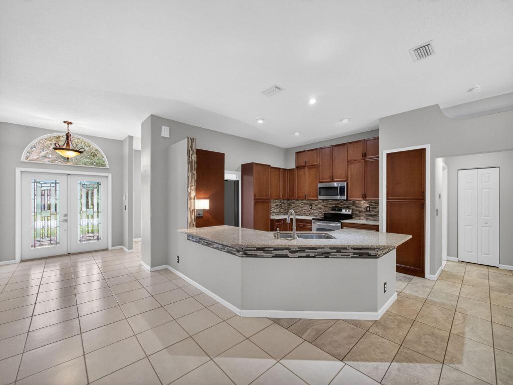 8895 SW Fishermans Wharf Drive