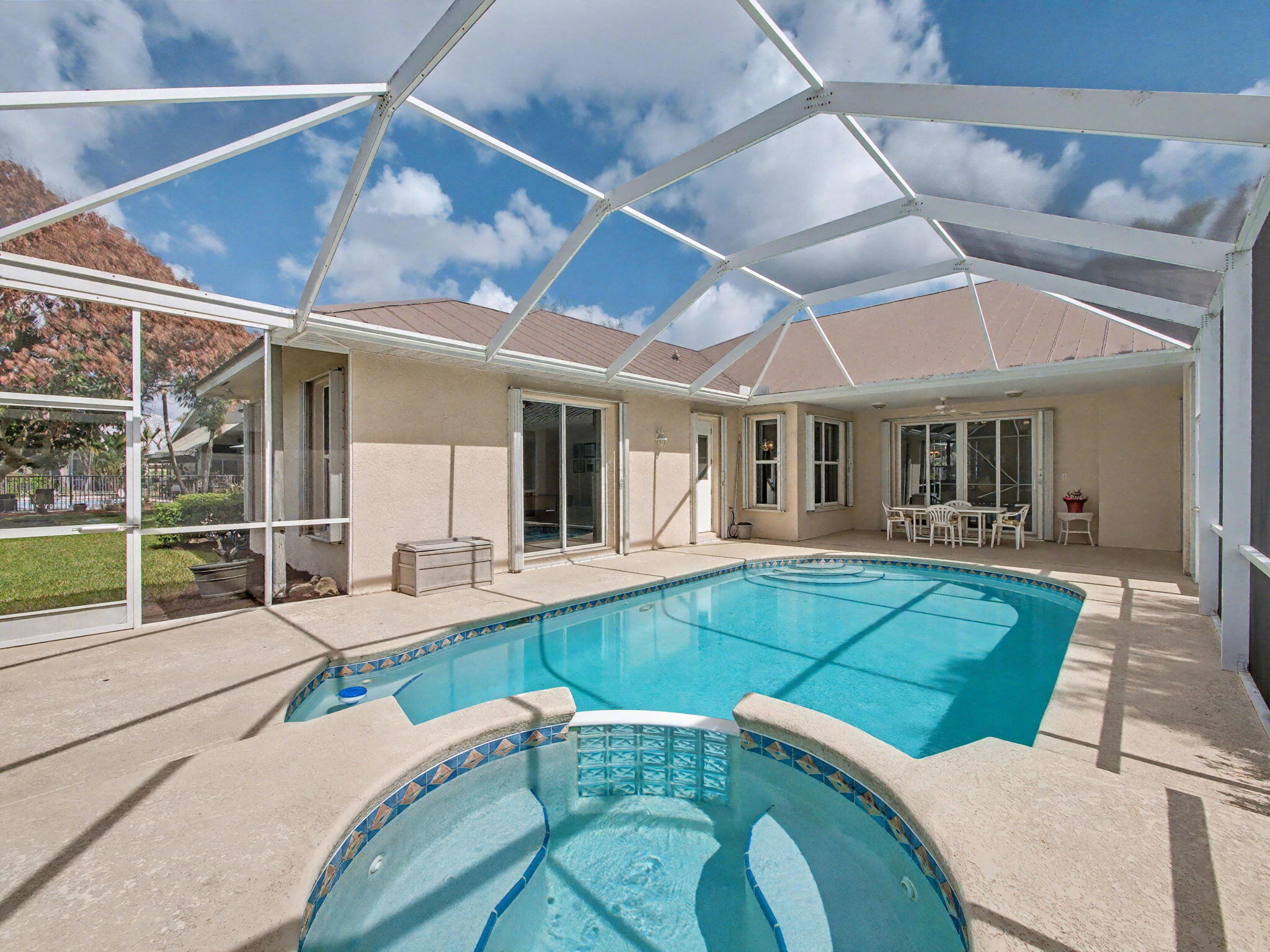 8122 SW Yachtsmans Drive