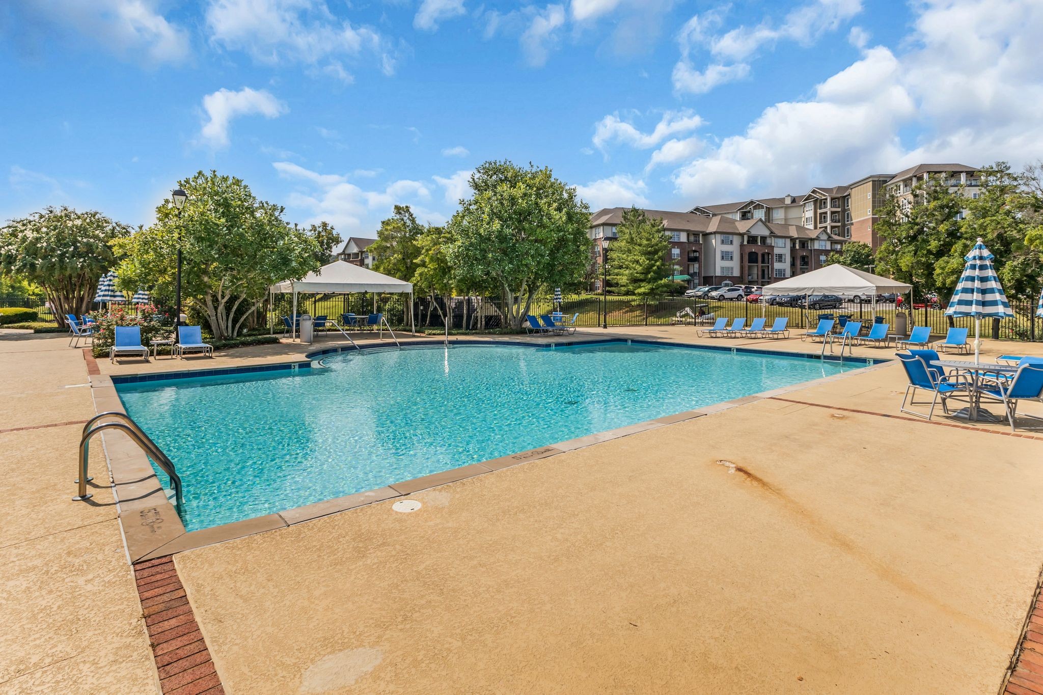 240 Boxmere Pl Unit: 240