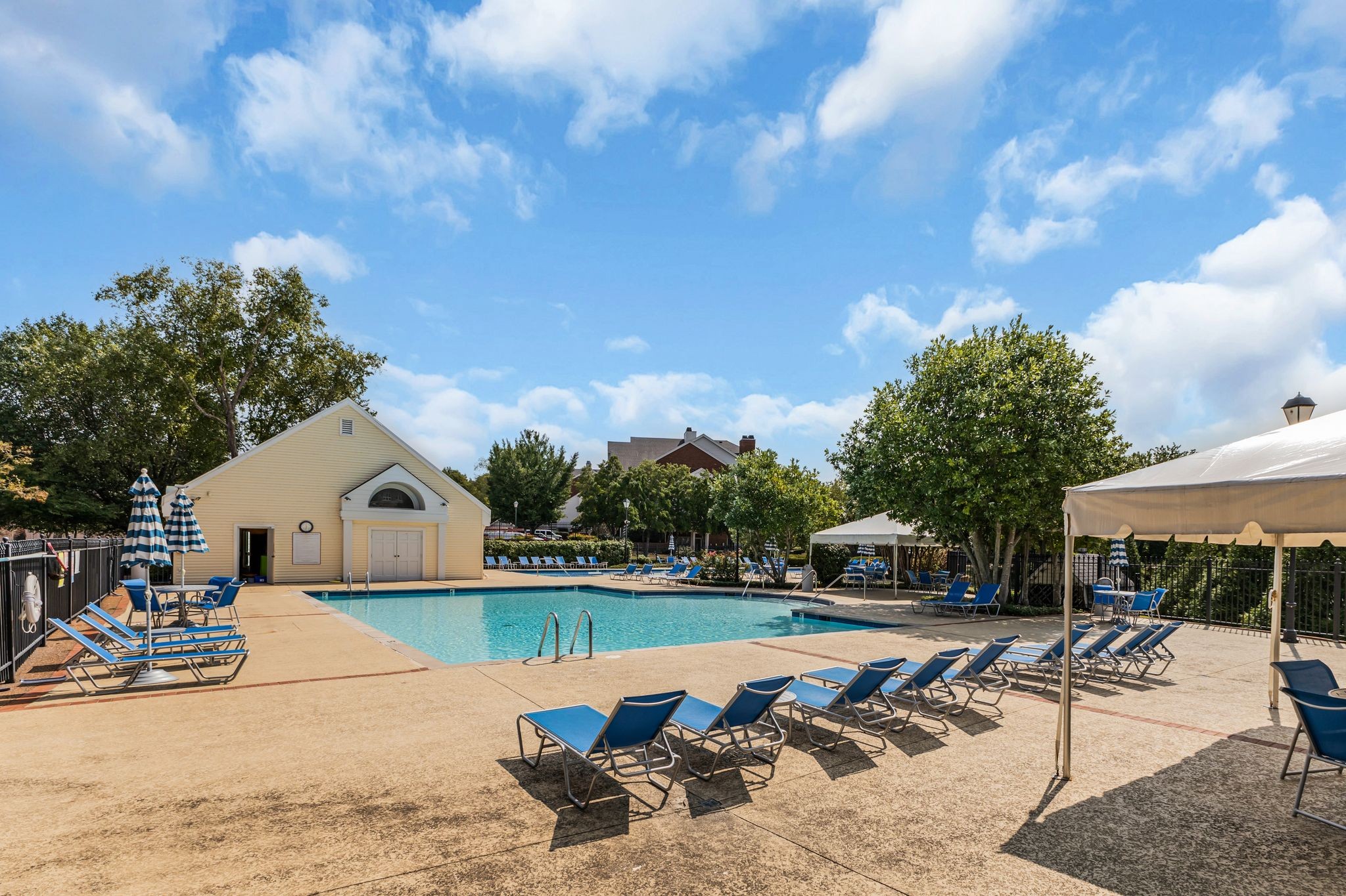 240 Boxmere Pl Unit: 240