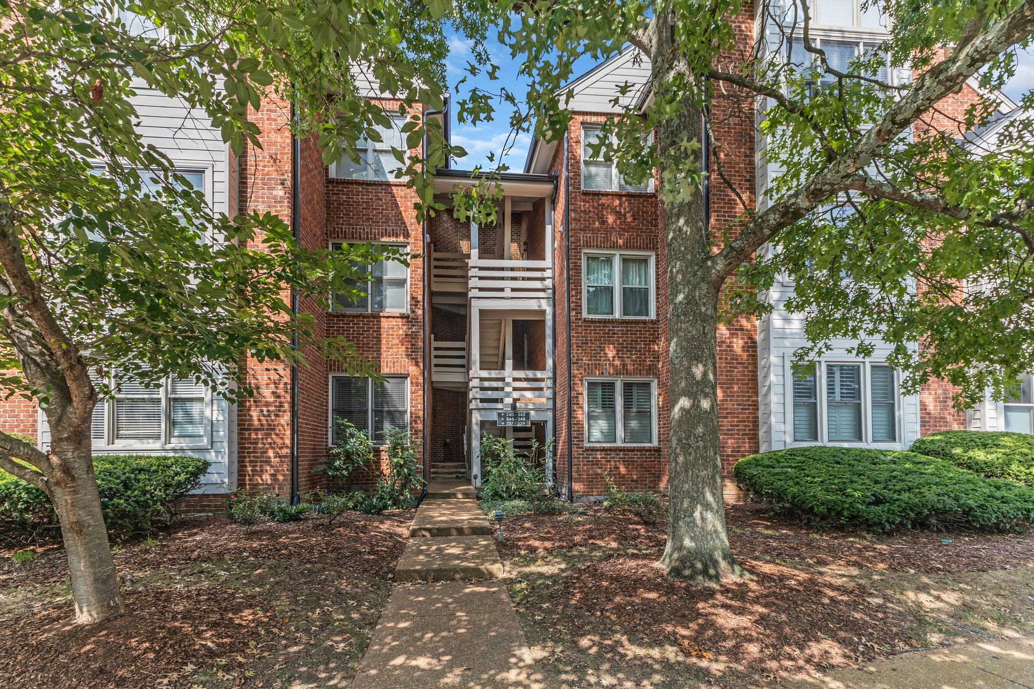 240 Boxmere Pl Unit: 240