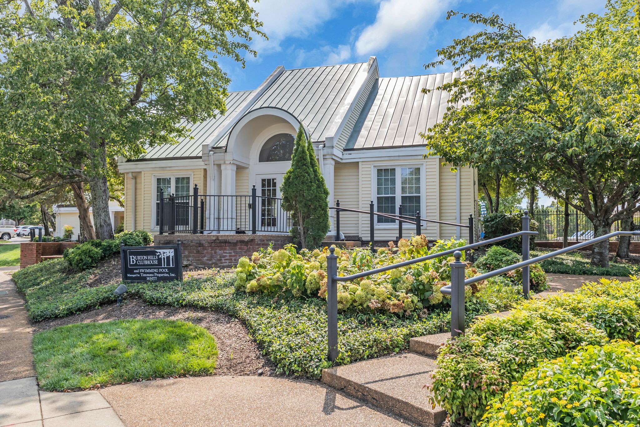 240 Boxmere Pl Unit: 240