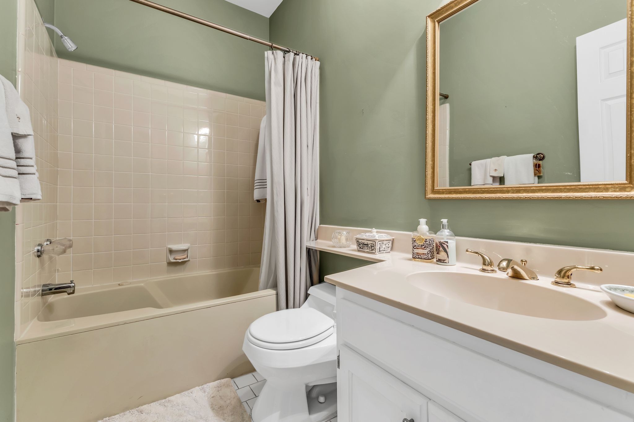 240 Boxmere Pl Unit: 240