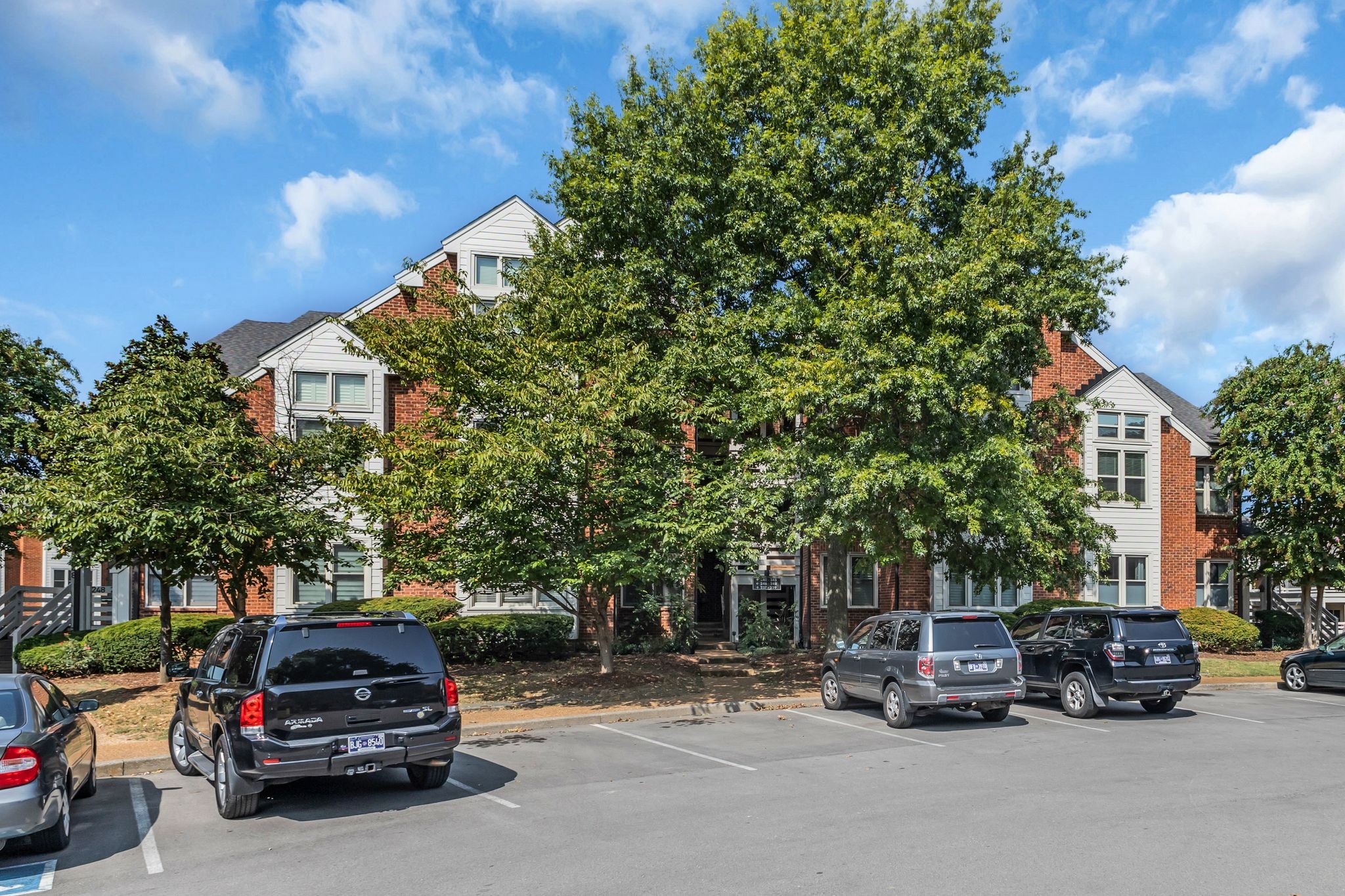 240 Boxmere Pl Unit: 240