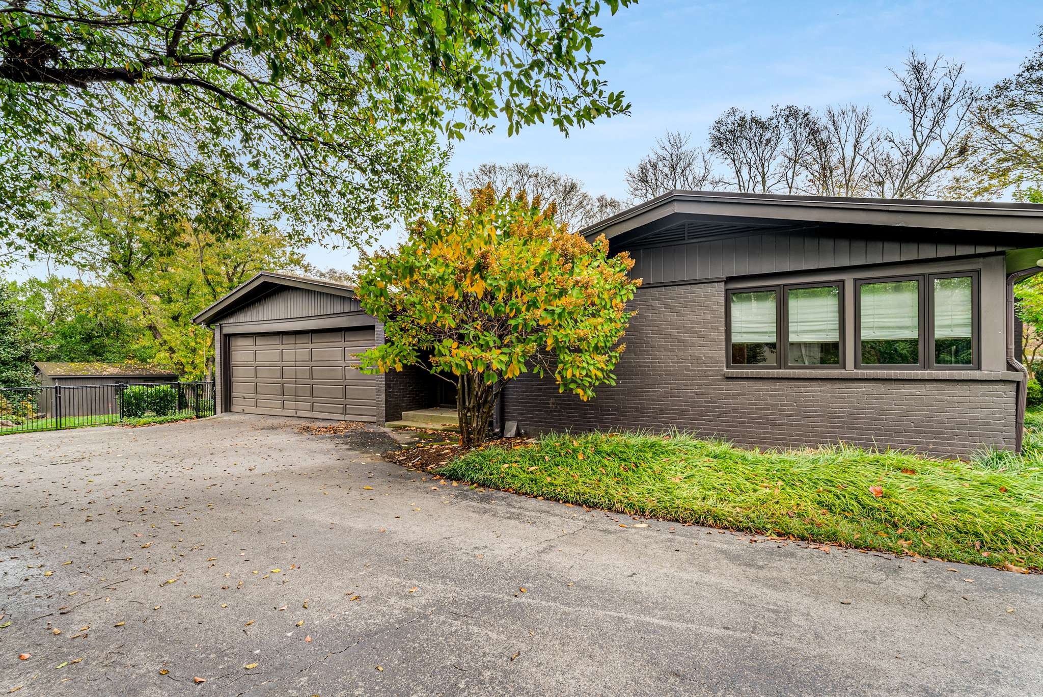 1040 Lynnwood Blvd