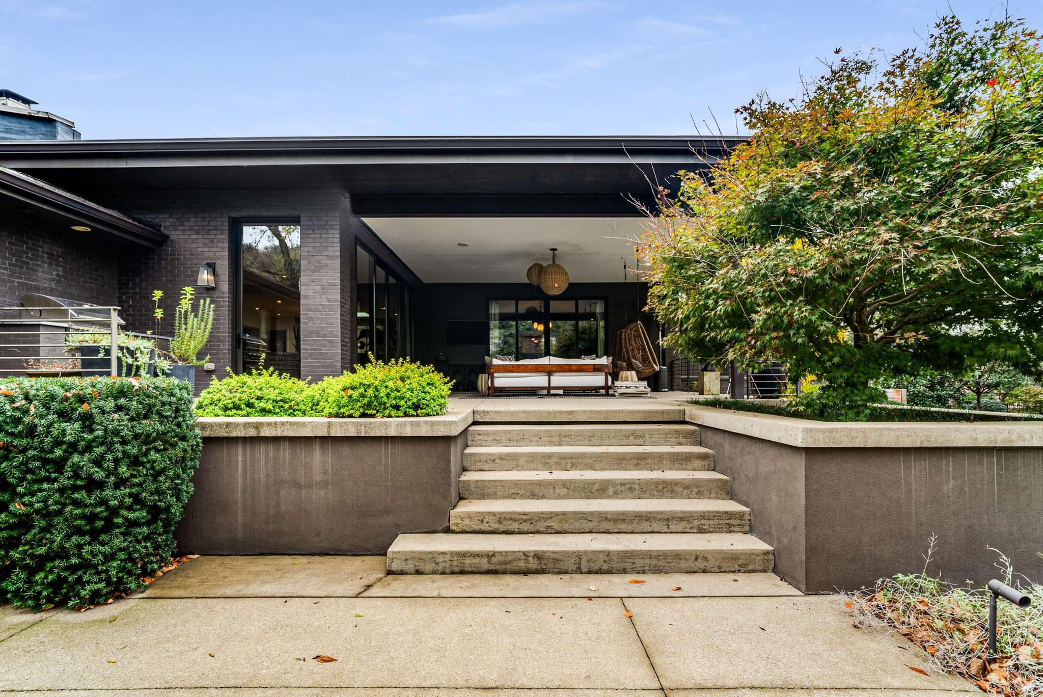 1040 Lynnwood Blvd