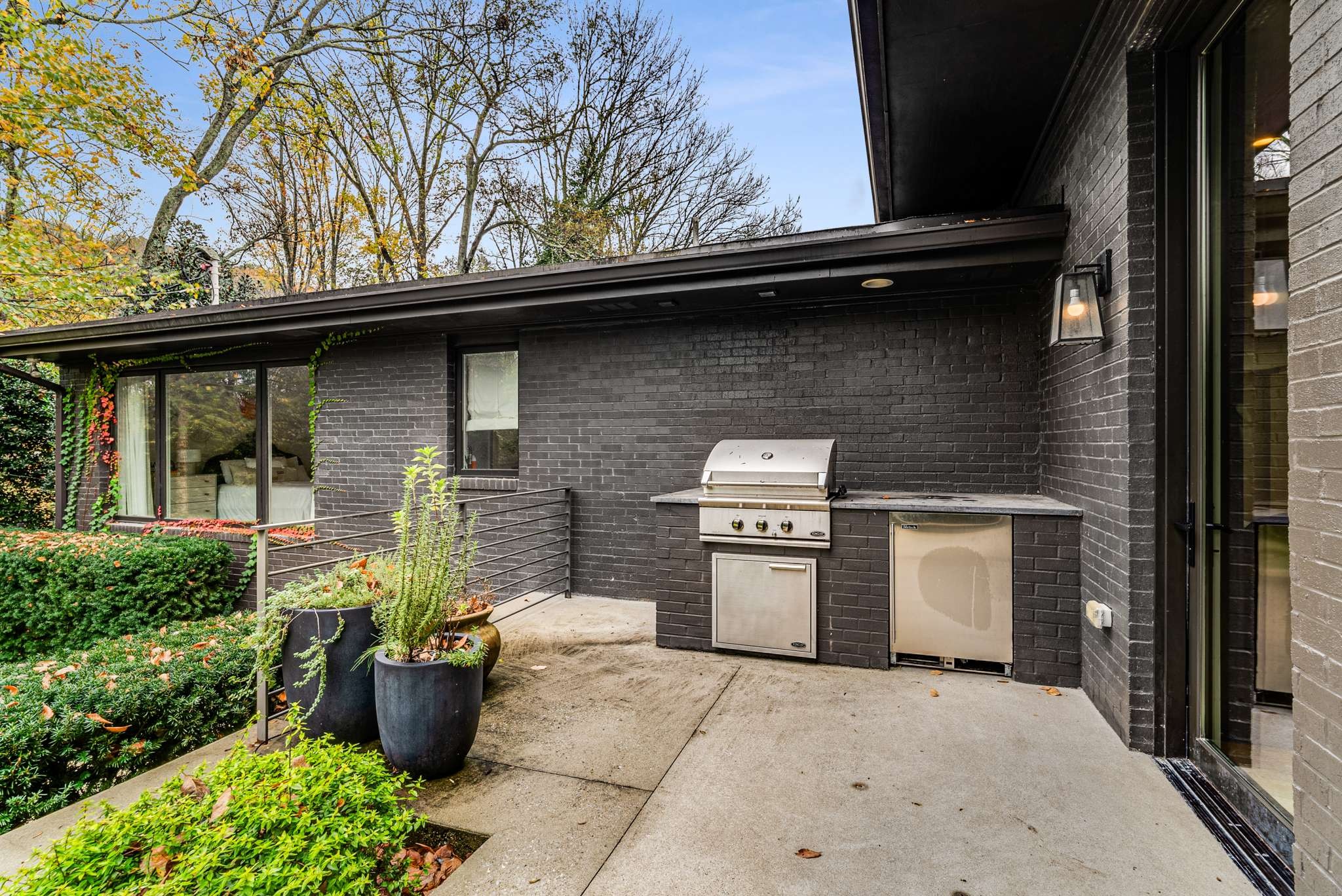 1040 Lynnwood Blvd