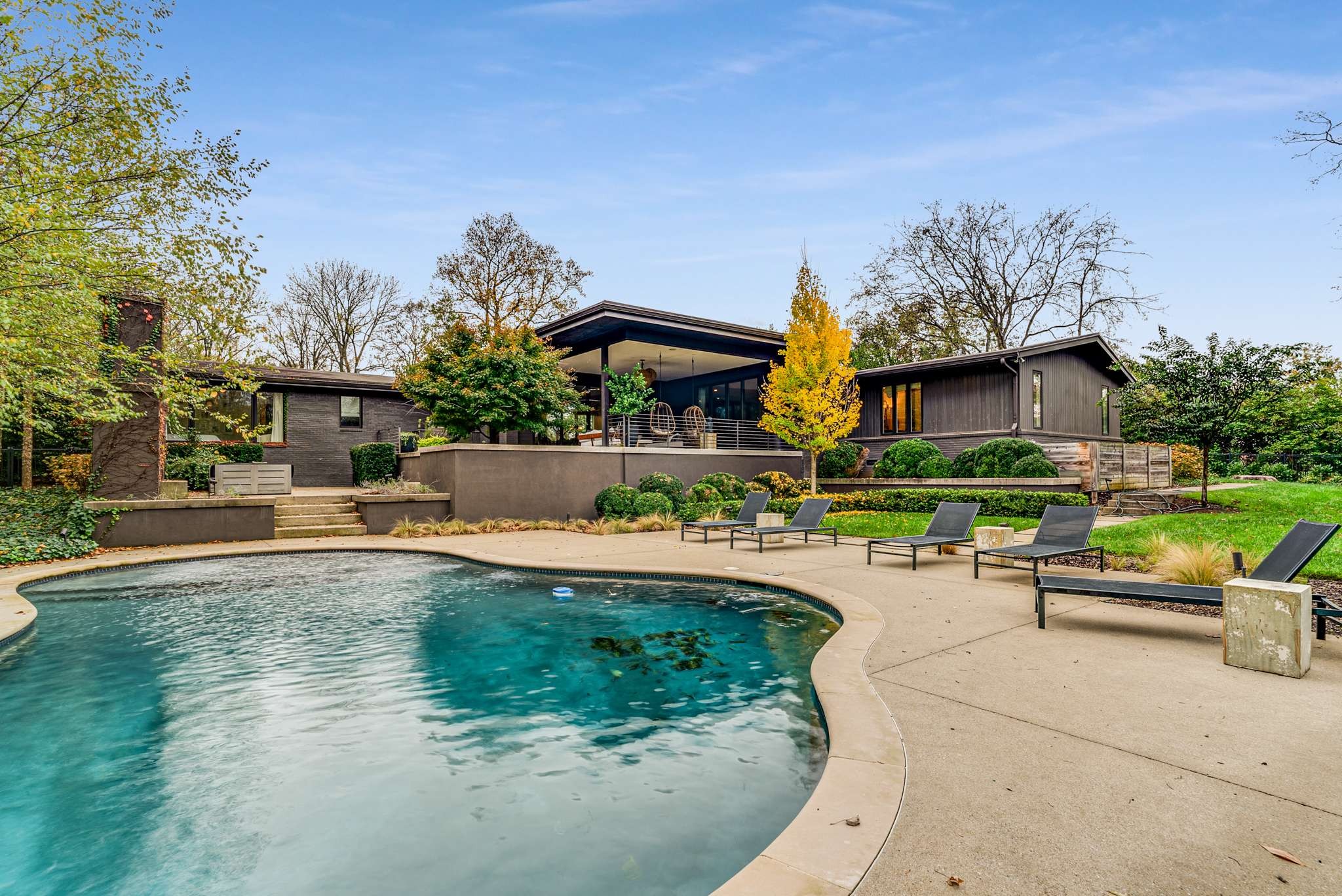 1040 Lynnwood Blvd