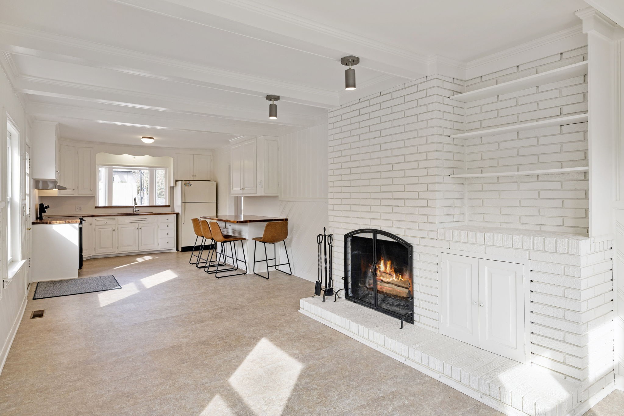 1221 Nichol Ln
