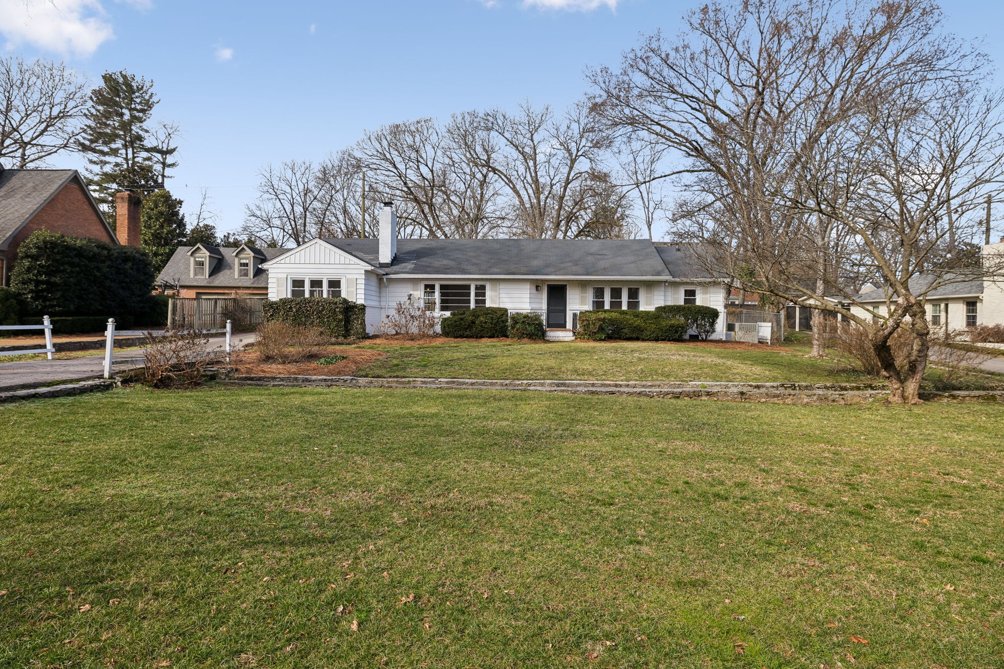 1221 Nichol Ln