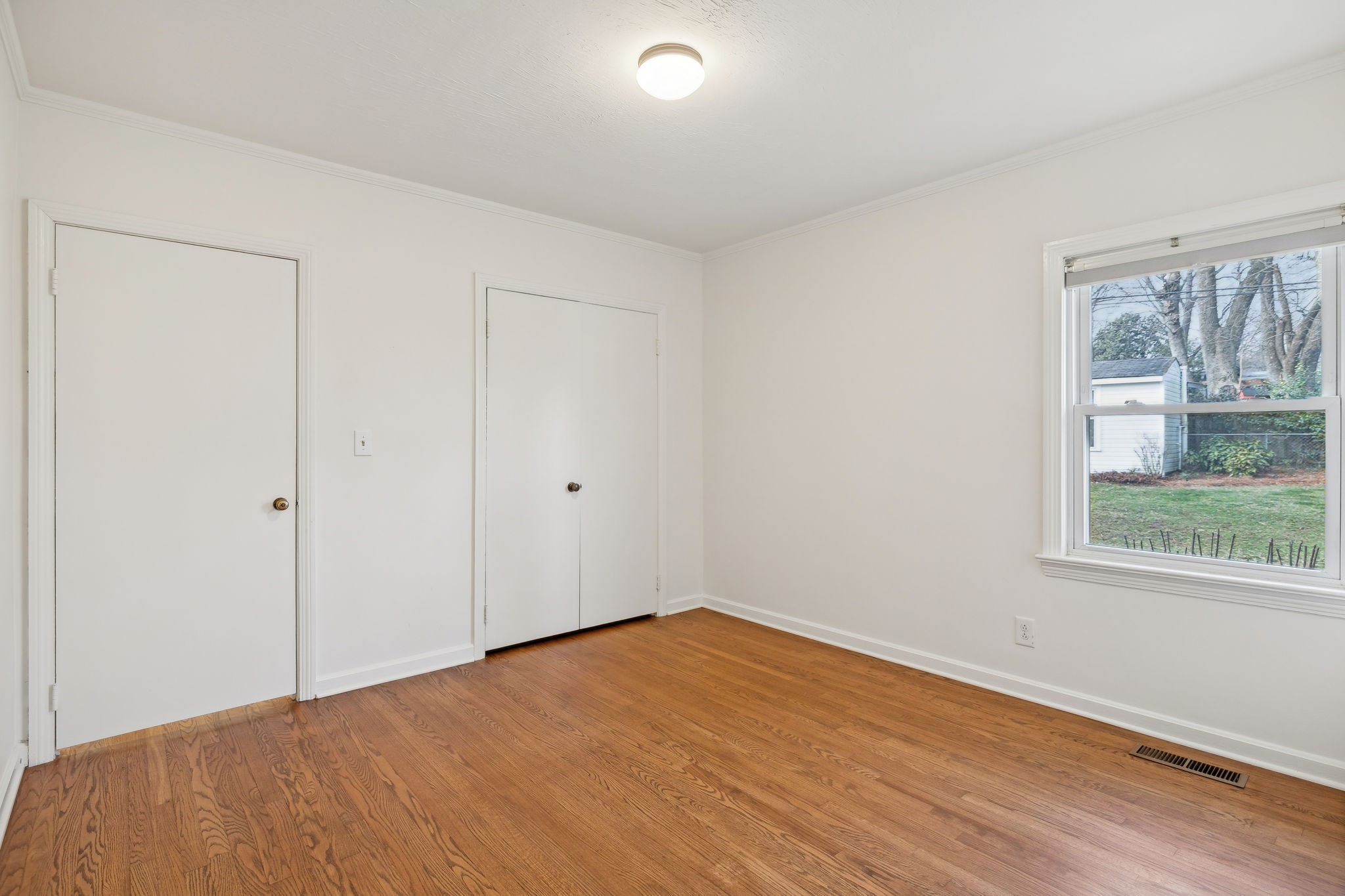 1221 Nichol Ln