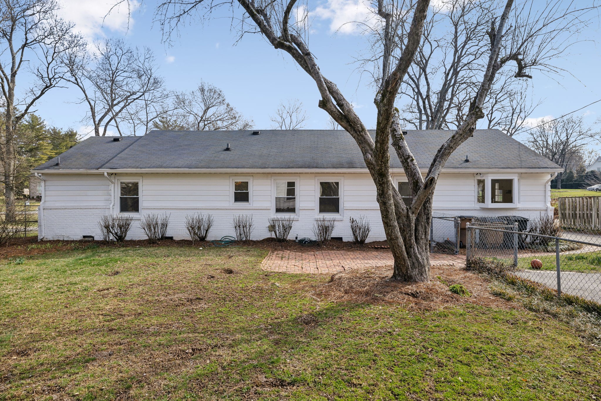 1221 Nichol Ln