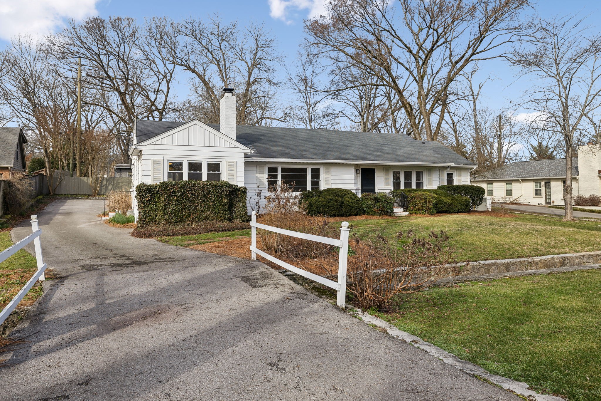 1221 Nichol Ln