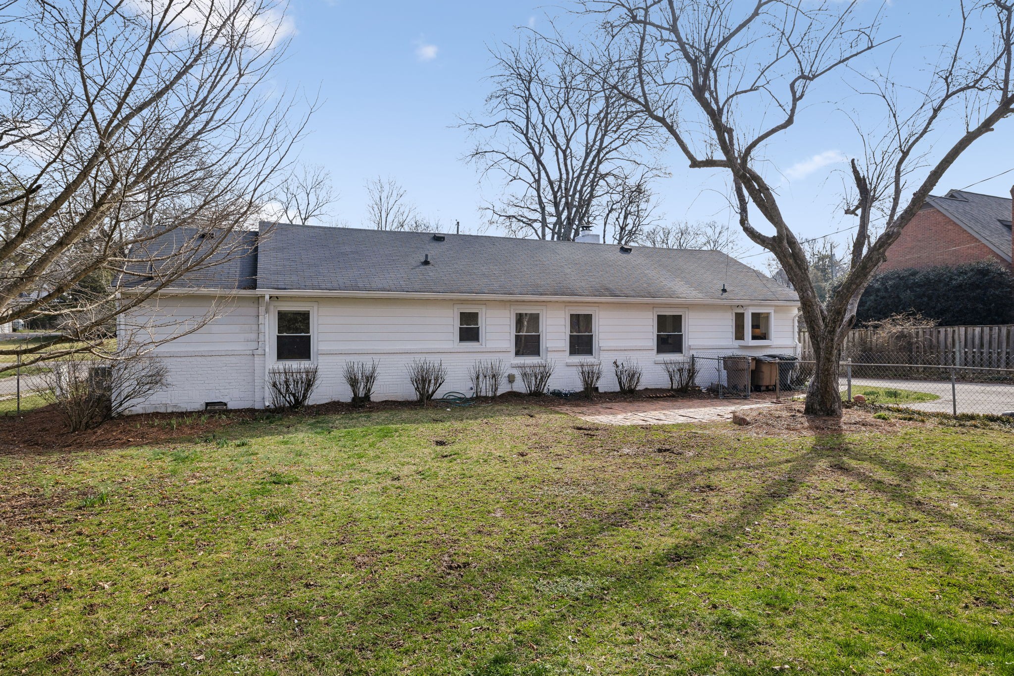 1221 Nichol Ln