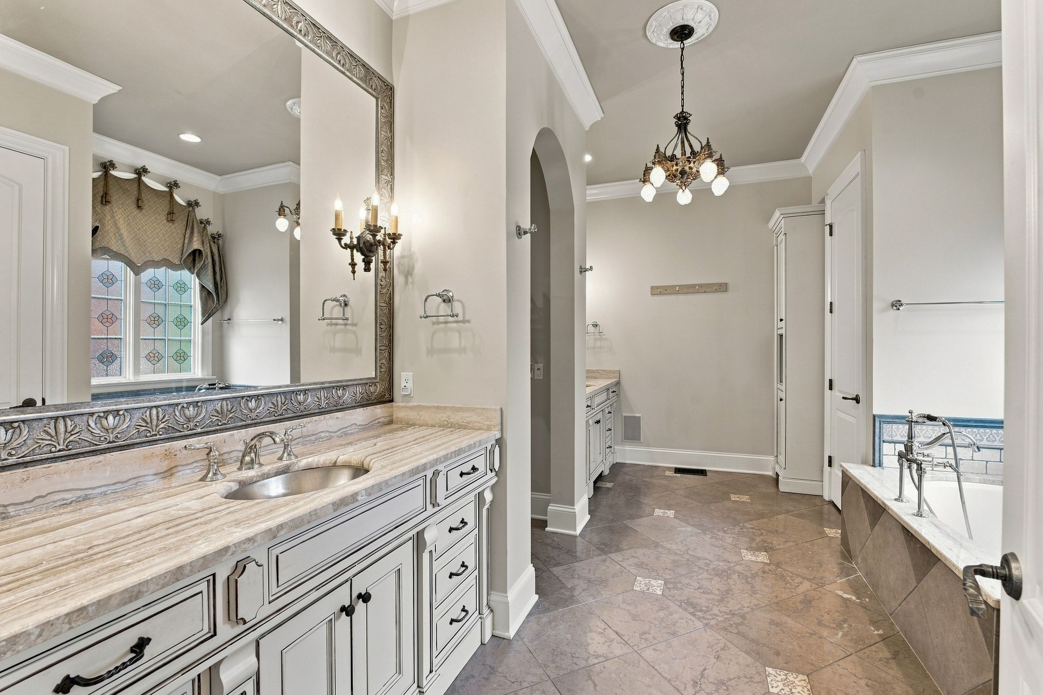 11 Middleton Park Ln