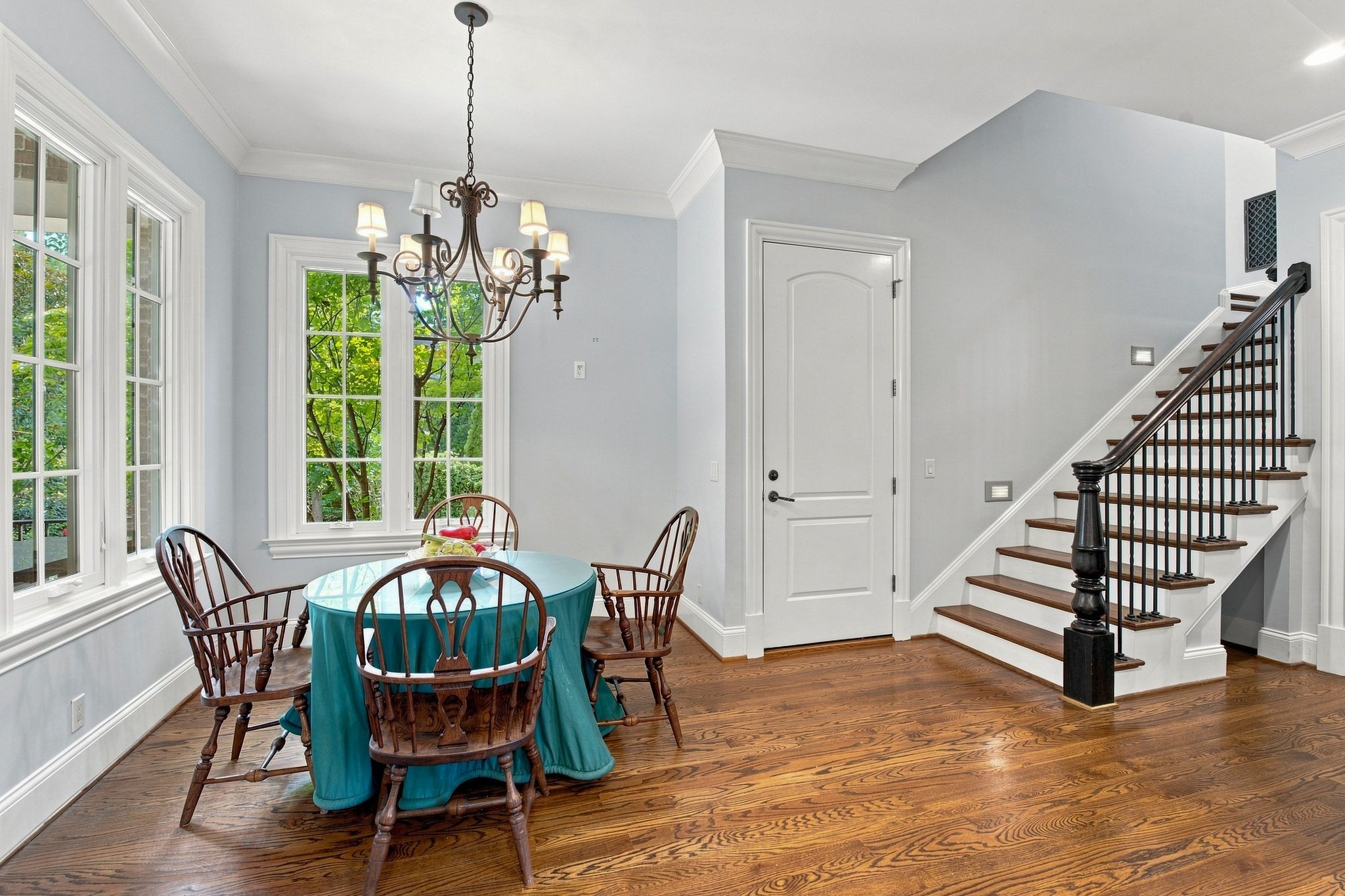 11 Middleton Park Ln