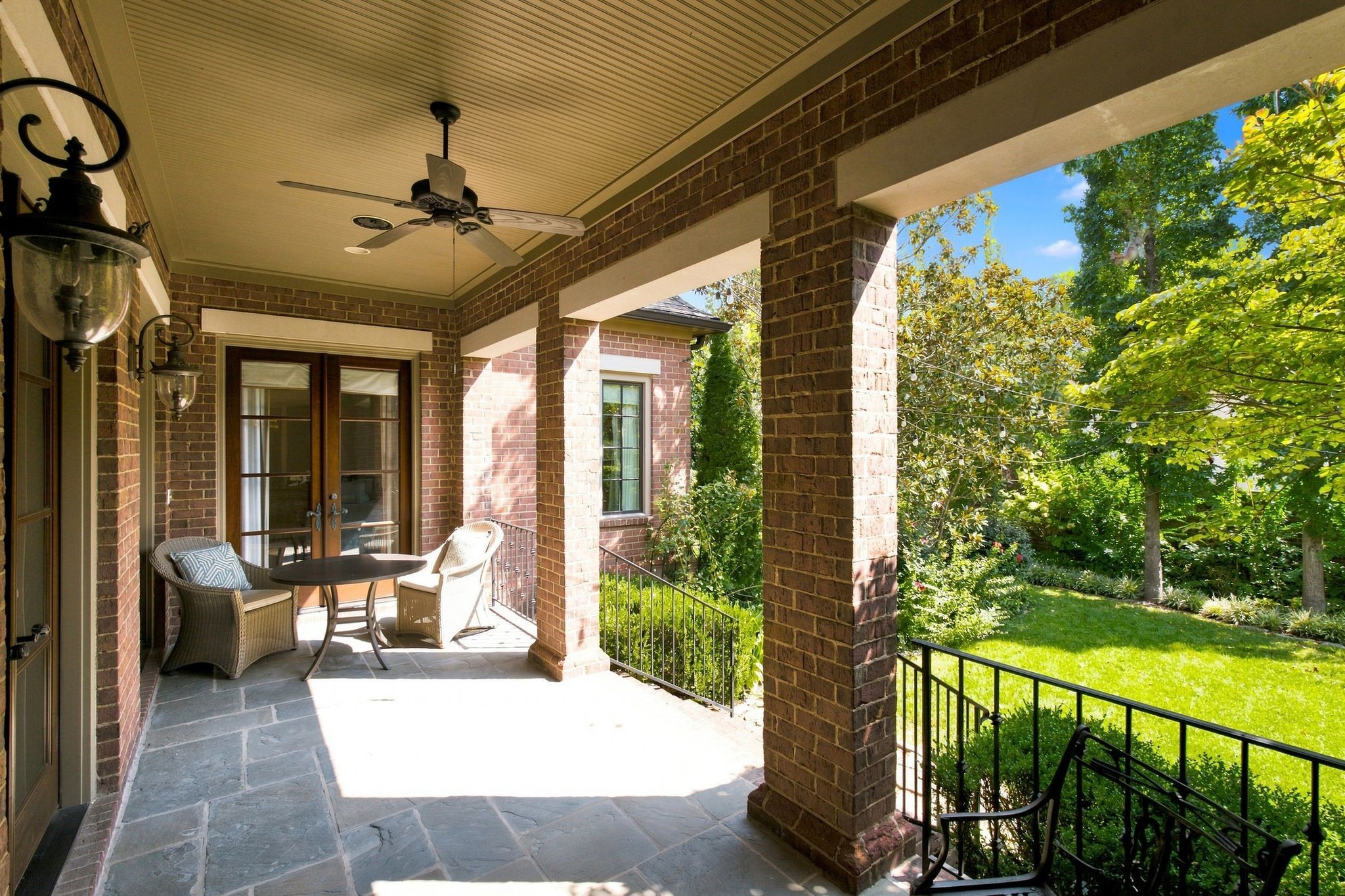 11 Middleton Park Ln