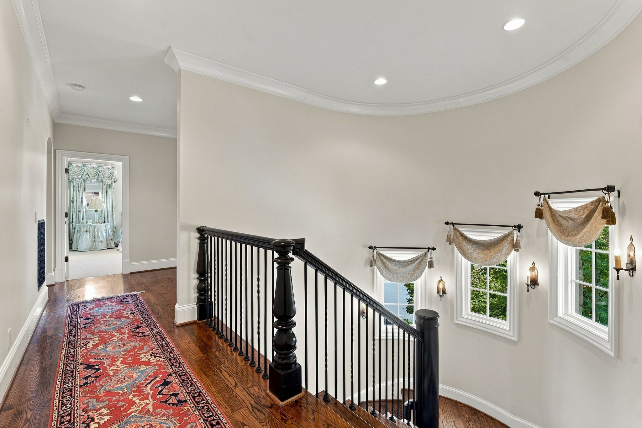 11 Middleton Park Ln