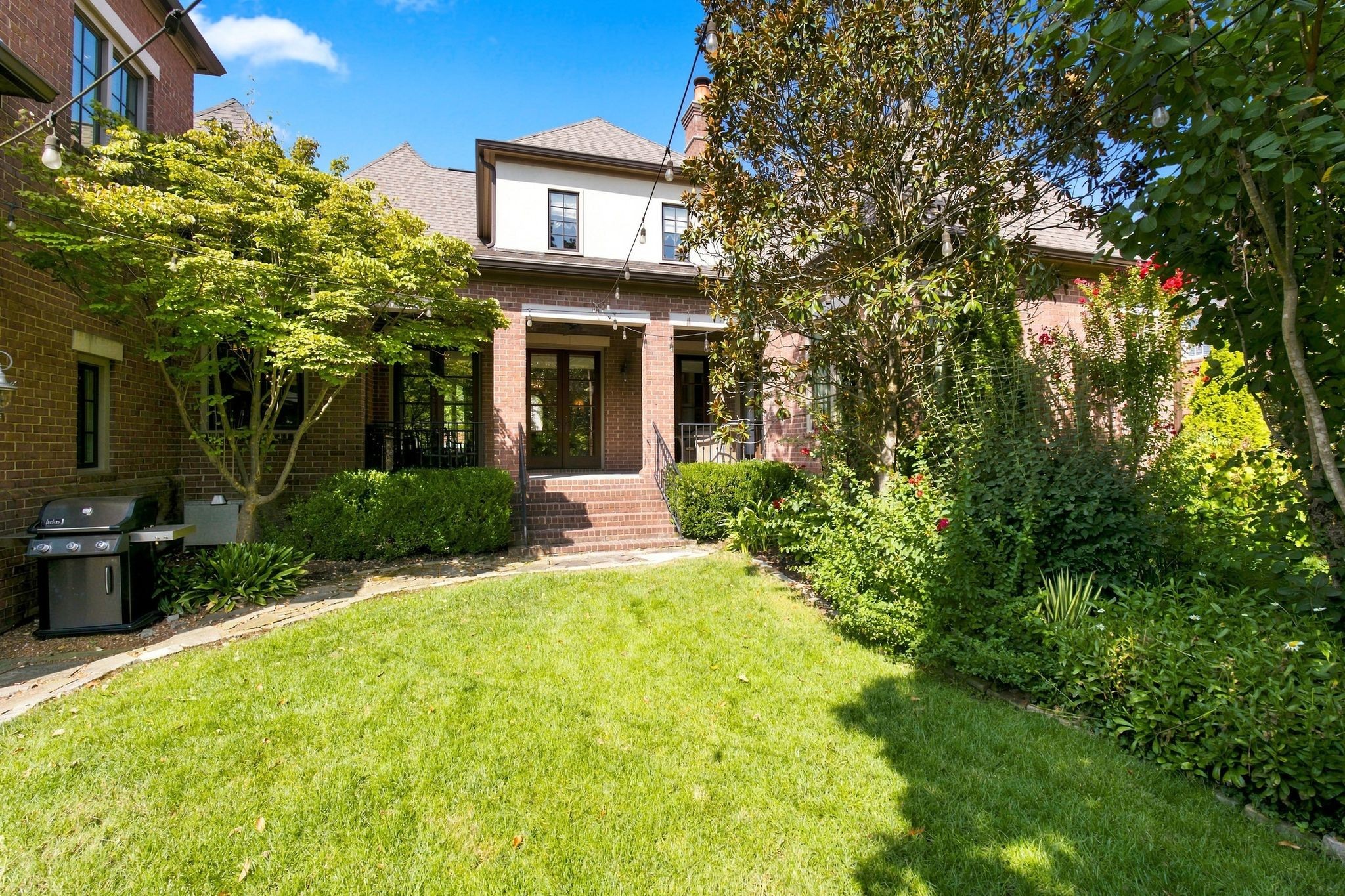 11 Middleton Park Ln