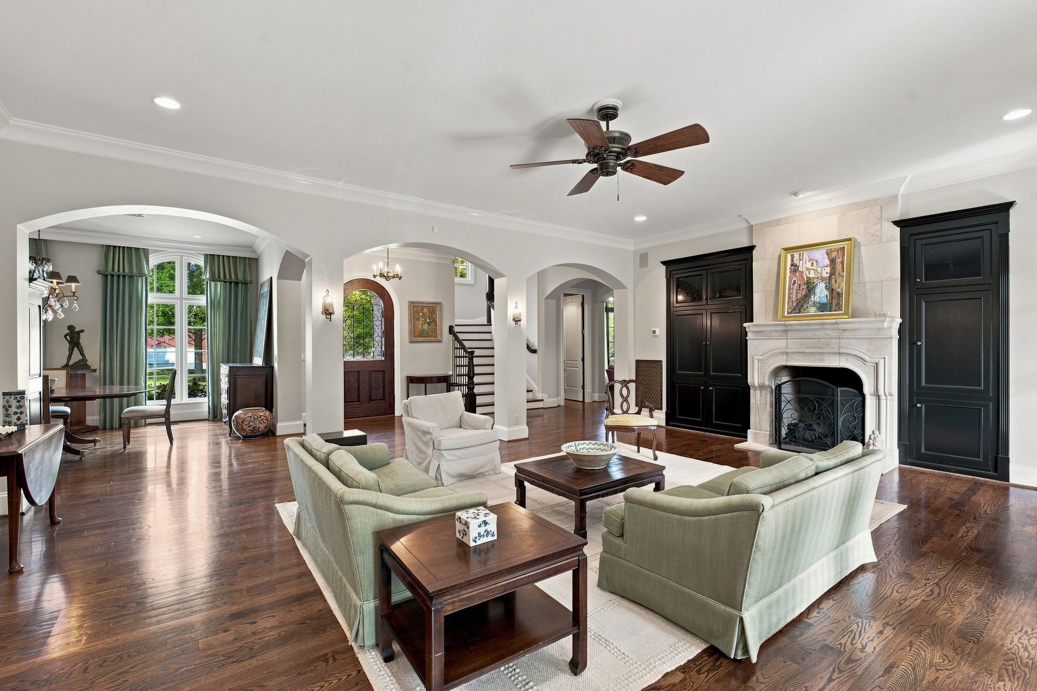 11 Middleton Park Ln