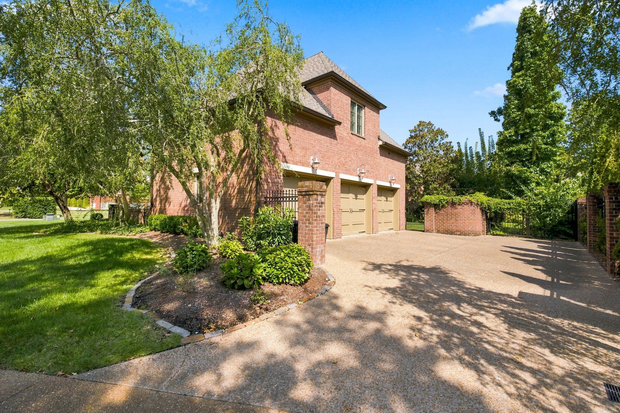 11 Middleton Park Ln