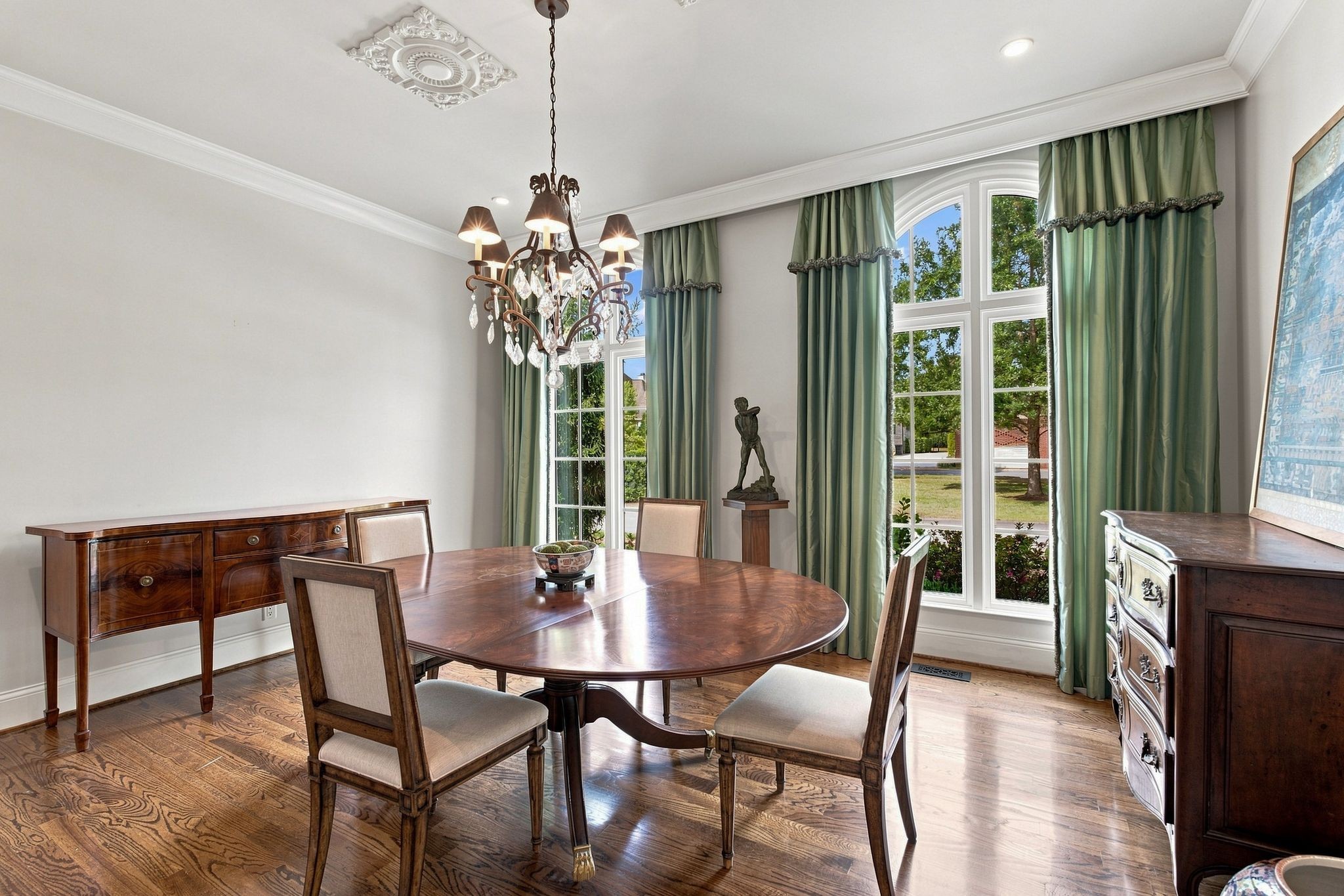 11 Middleton Park Ln