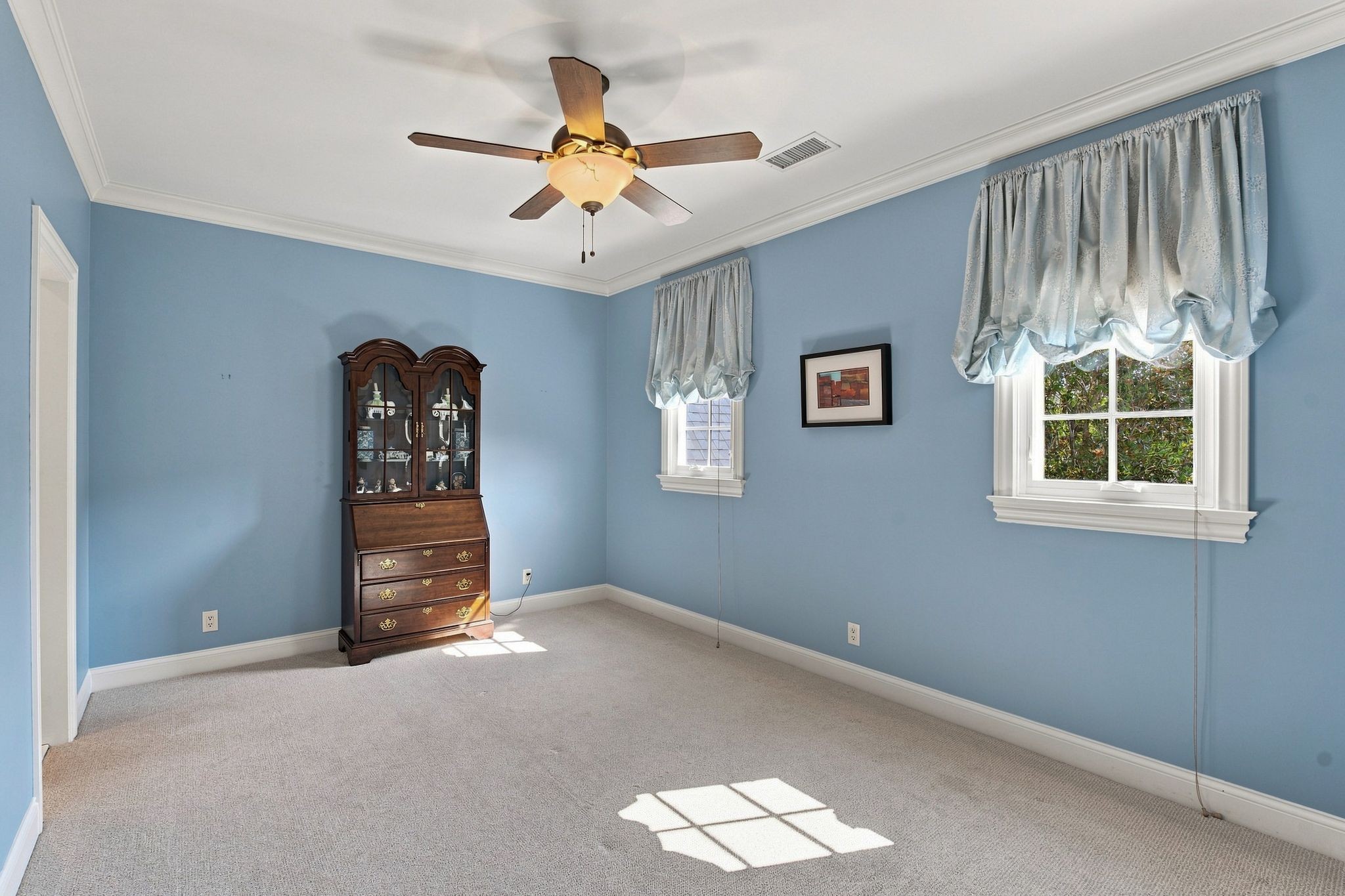 11 Middleton Park Ln