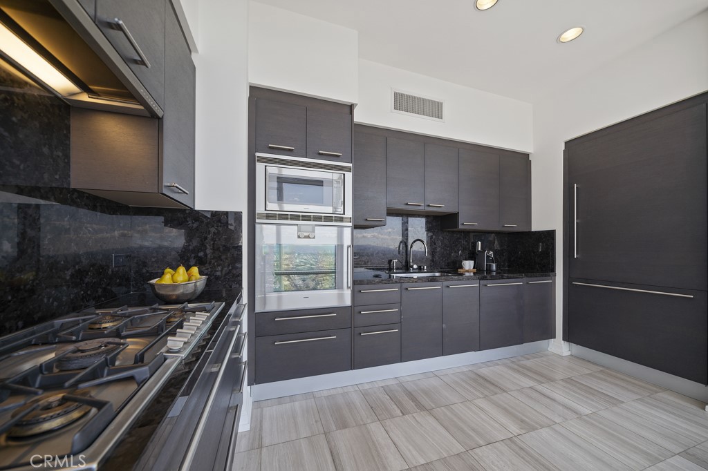 900 W Olympic Boulevard 39B