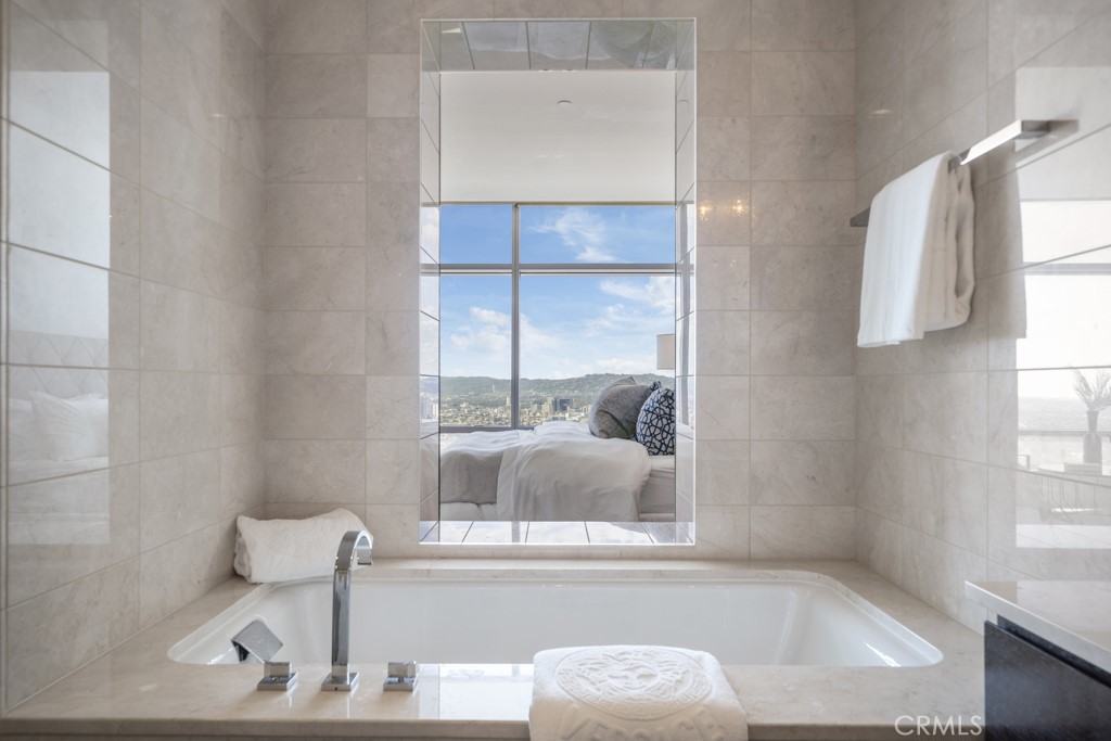 900 W Olympic Boulevard 39B