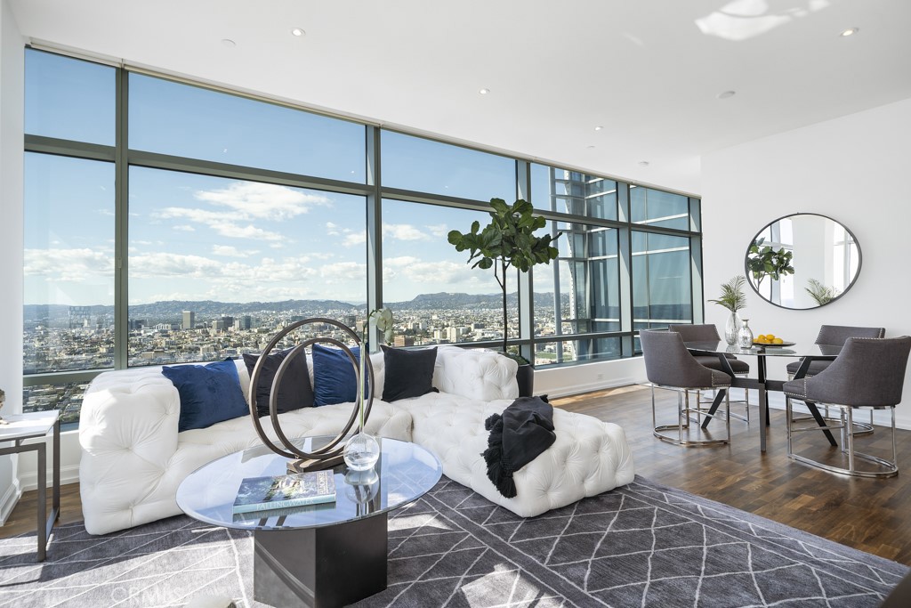 900 W Olympic Boulevard 39B