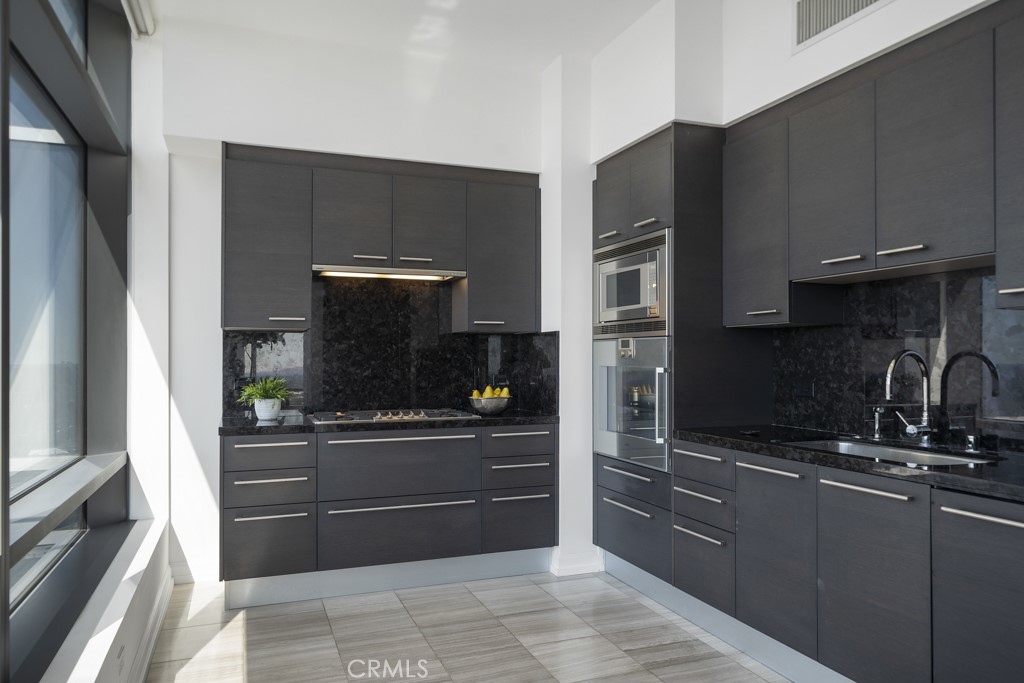 900 W Olympic Boulevard 39B