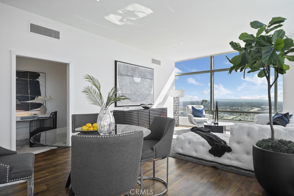 900 W Olympic Boulevard 39B