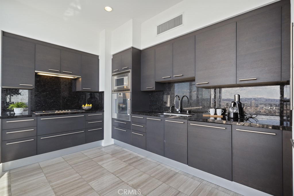 900 W Olympic Boulevard 39B