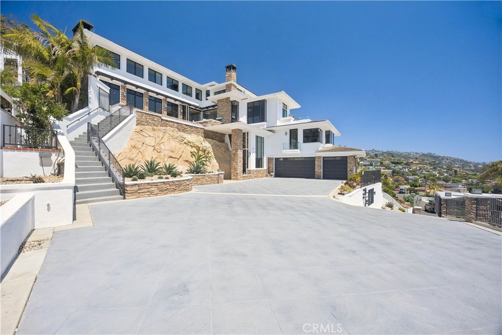 1076 Skyline Drive