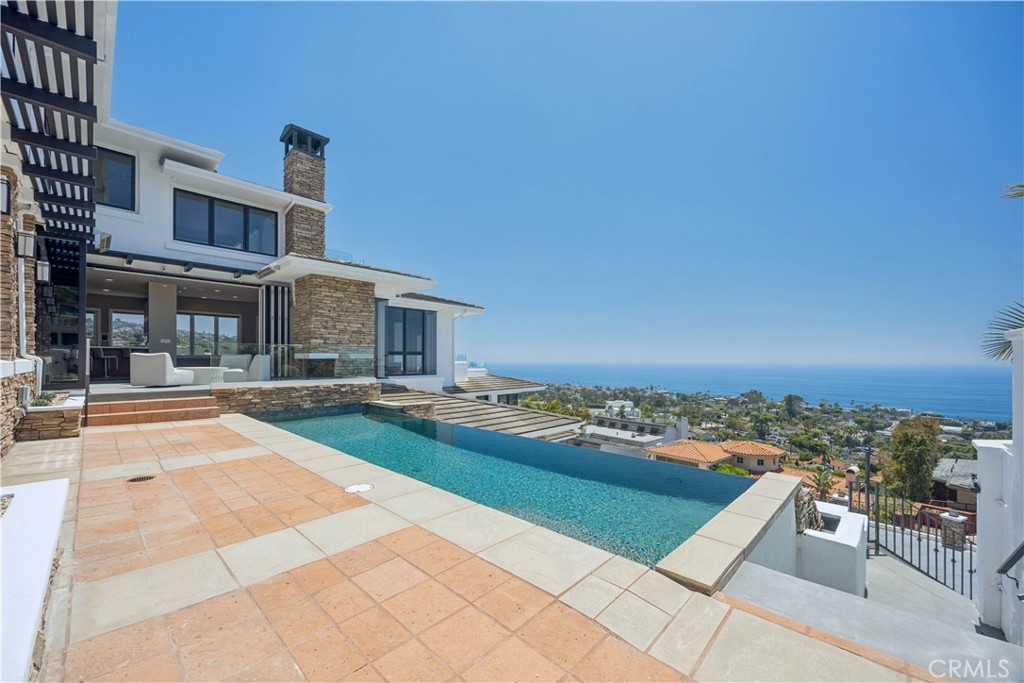1076 Skyline Drive
