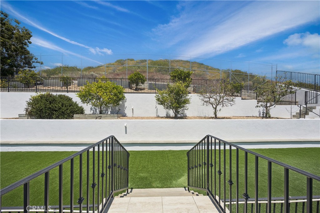 1076 Skyline Drive