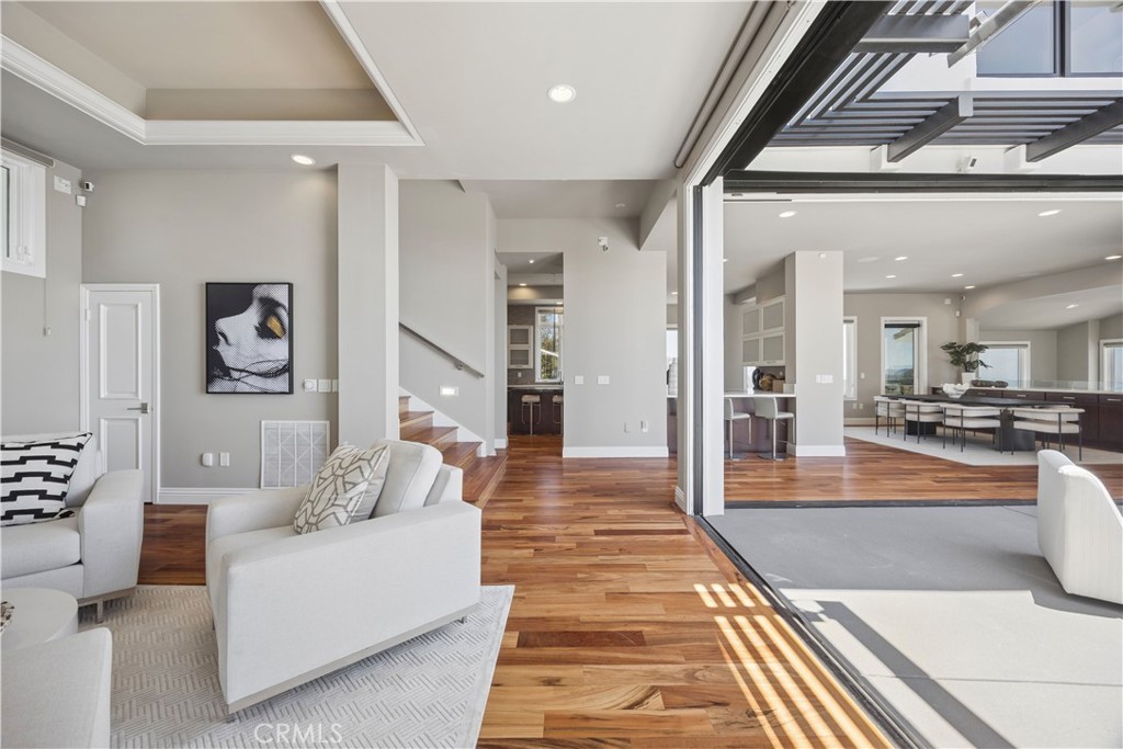 1076 Skyline Drive