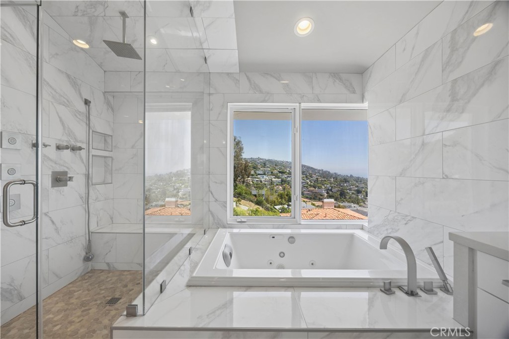 1076 Skyline Drive