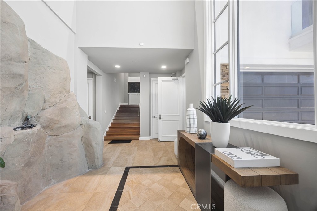 1076 Skyline Drive