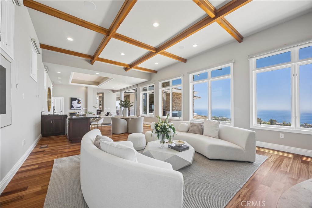 1076 Skyline Drive